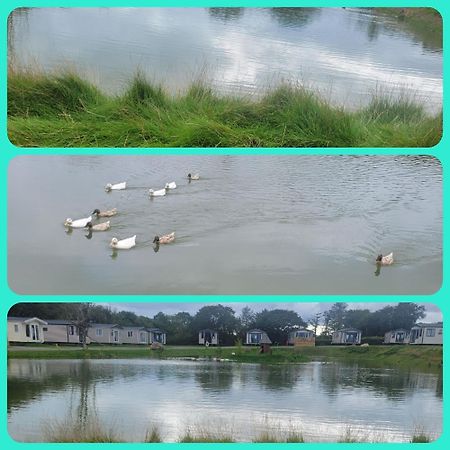 Beautiful 2 Bedroom Caravan, Holiday Park Tenby Saint Florence Bagian luar foto