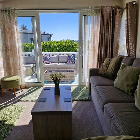 Beautiful 2 Bedroom Caravan, Holiday Park Tenby Saint Florence Bagian luar foto