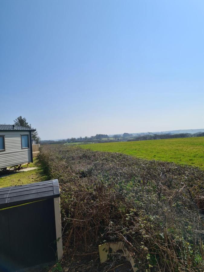 Beautiful 2 Bedroom Caravan, Holiday Park Tenby Saint Florence Bagian luar foto