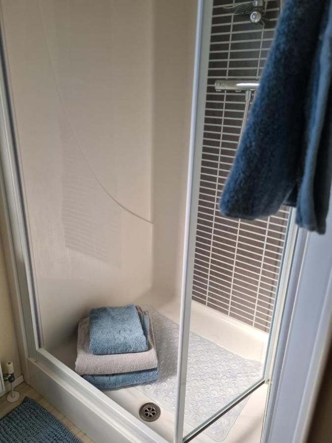Beautiful 2 Bedroom Caravan, Holiday Park Tenby Saint Florence Bagian luar foto