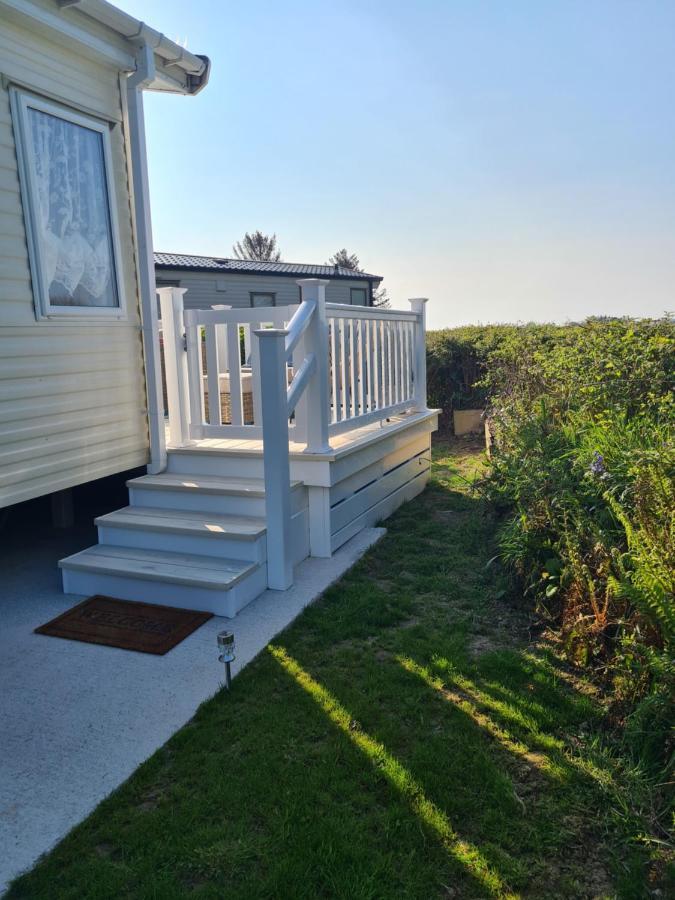 Beautiful 2 Bedroom Caravan, Holiday Park Tenby Saint Florence Bagian luar foto