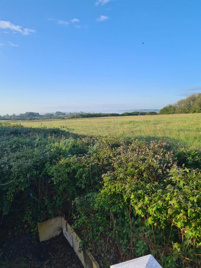 Beautiful 2 Bedroom Caravan, Holiday Park Tenby Saint Florence Bagian luar foto