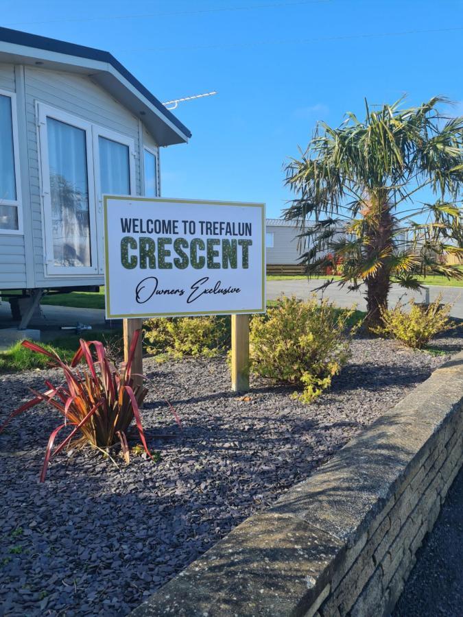 Beautiful 2 Bedroom Caravan, Holiday Park Tenby Saint Florence Bagian luar foto
