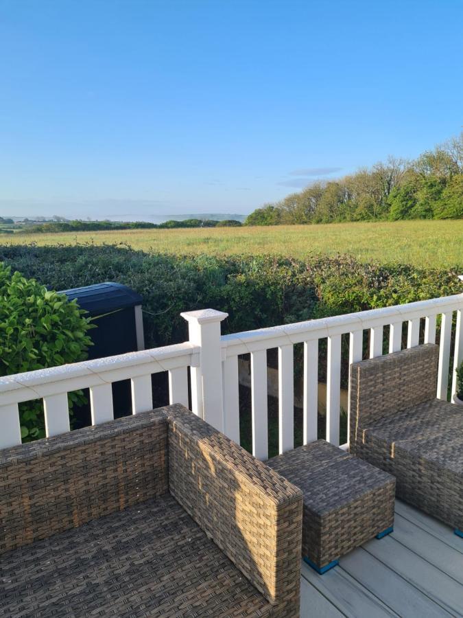 Beautiful 2 Bedroom Caravan, Holiday Park Tenby Saint Florence Bagian luar foto