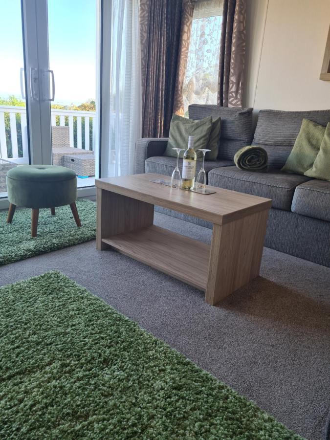 Beautiful 2 Bedroom Caravan, Holiday Park Tenby Saint Florence Bagian luar foto