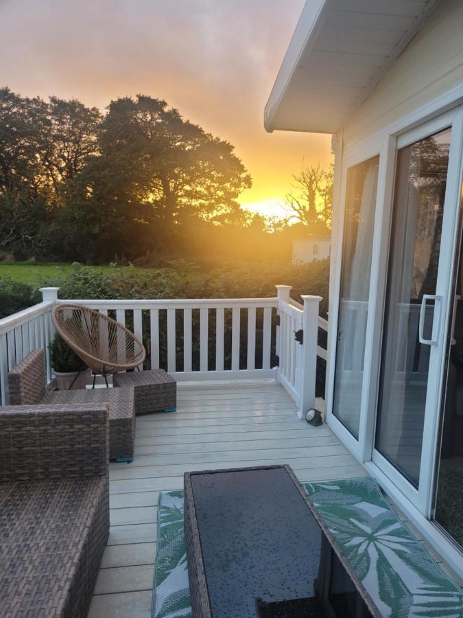 Beautiful 2 Bedroom Caravan, Holiday Park Tenby Saint Florence Bagian luar foto