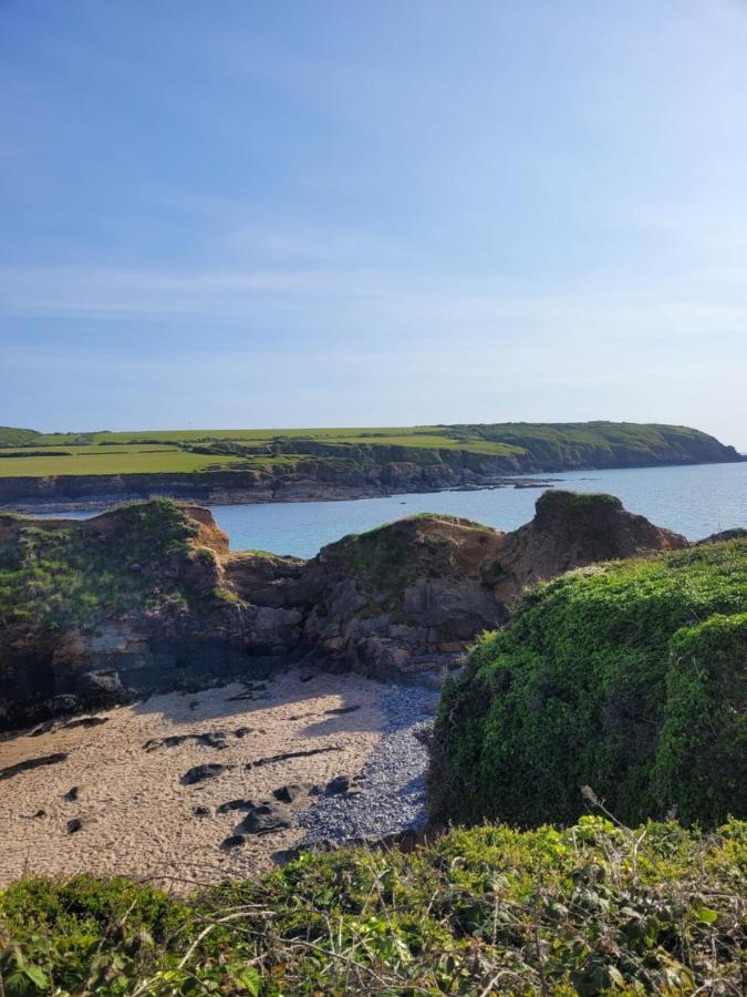 Beautiful 2 Bedroom Caravan, Holiday Park Tenby Saint Florence Bagian luar foto